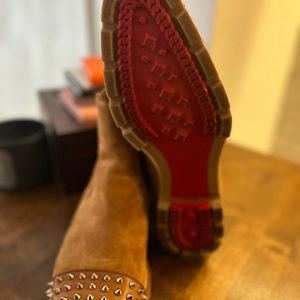 Mens Christian Louboutin spiked chelsea boots. Beautiful intacts red soles.